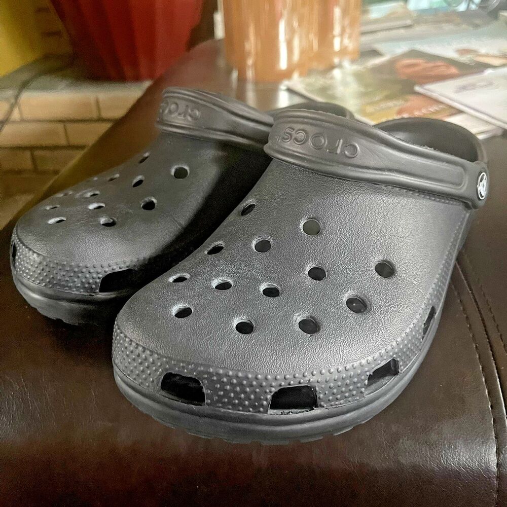 black crocs unisex size 8 Men’s OR sized 10 womens Pre owned